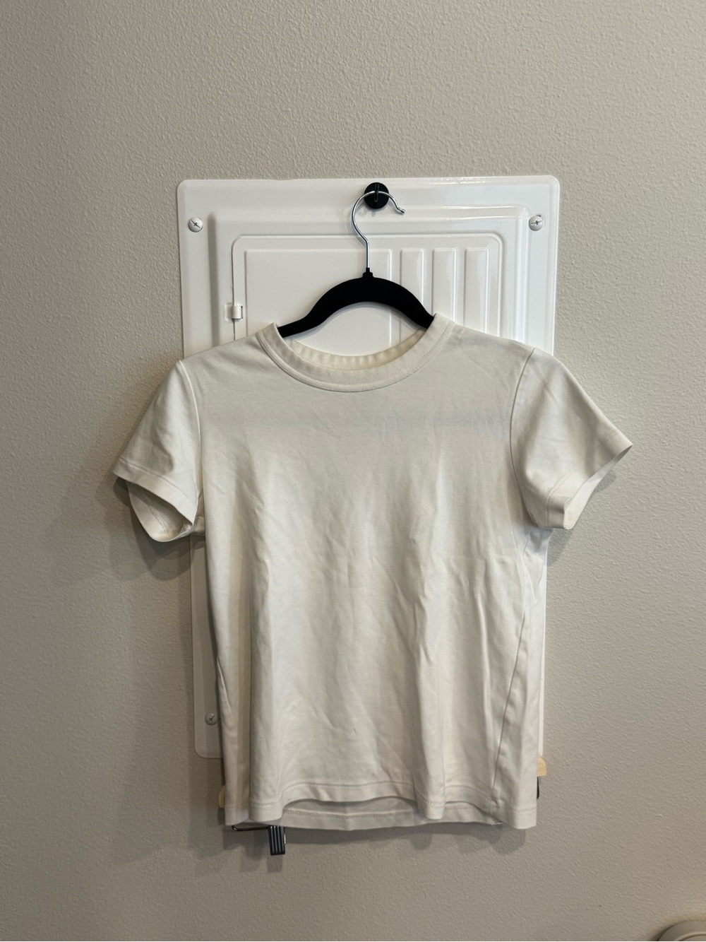 Uniqlo Classic Crewneck Women's Tee in Cream